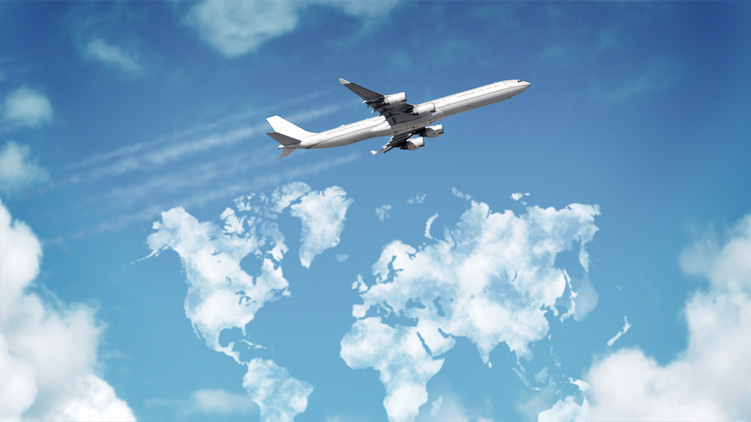 Un avion qui décolle avec une carte du monde dans des formes de nuage en arrière-plan