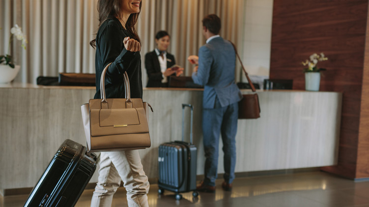 Un collage d'images de différents travailleurs et environnements de travail.