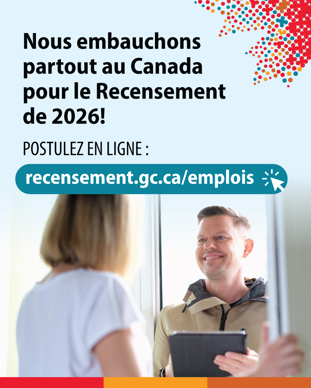 (Photo d'une femme ouvrant la porte à un homme tenant un bloc-notes) Nous embauchons partout au Canada pour le Recensement de 2026! Postulez en ligne : recensement.gc.ca/emplois