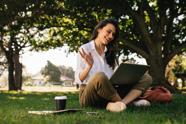 Digital well-being: the relationship between technology use, mental health and interpersonal relationships 