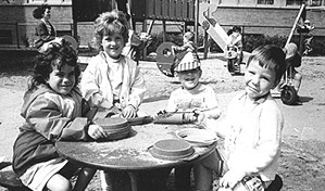 Des enfants s'amusant à la Garderie Tunney's Daycare